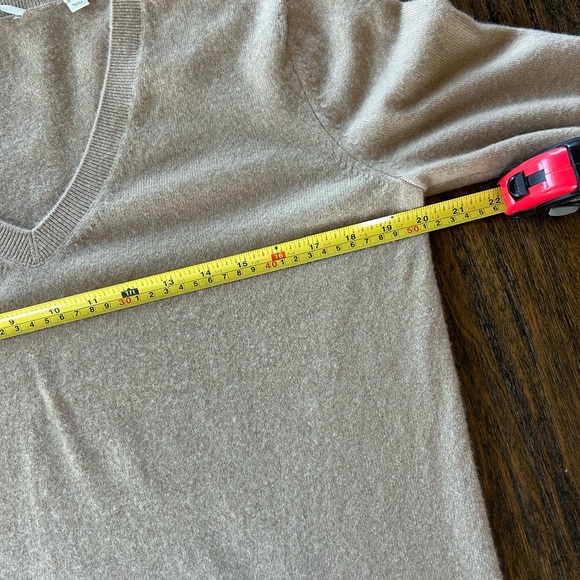 Vince 100% Cashmere Weekend V-Neck Sweater In Camel Size S - Picture 8 of 9